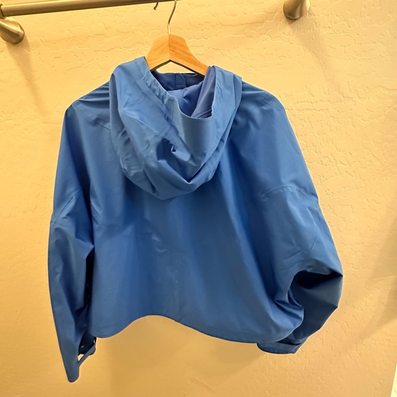 Lululemon rain chaser jacket wild bluebell size 8 EUC - Picture 2 of 6